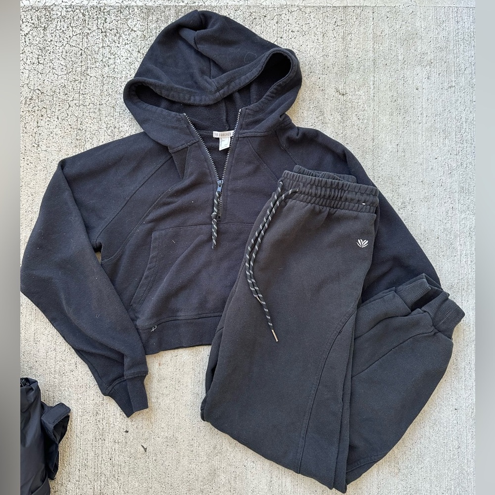 Forever 21 Active Cropped Half-Zip Hoodie with Joggers size S